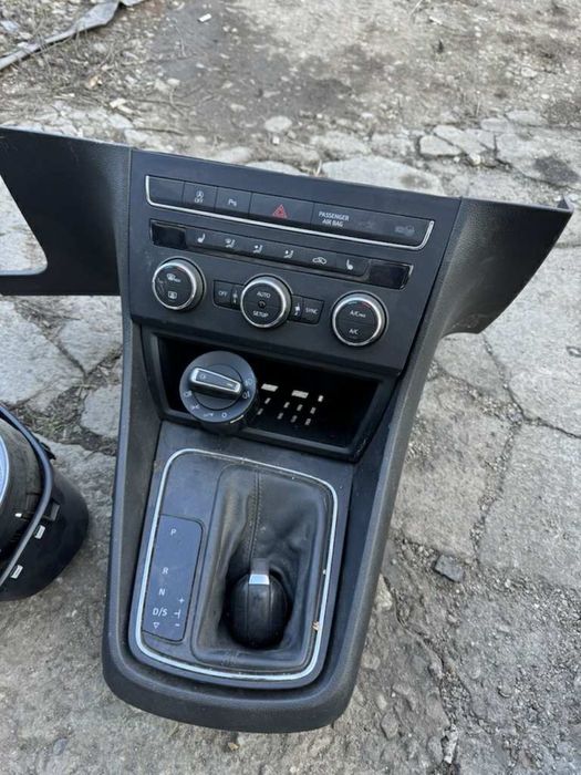 Инсталция за Seat Leon 2.0 Дизел 2016година .Километраж,Подлакътник.