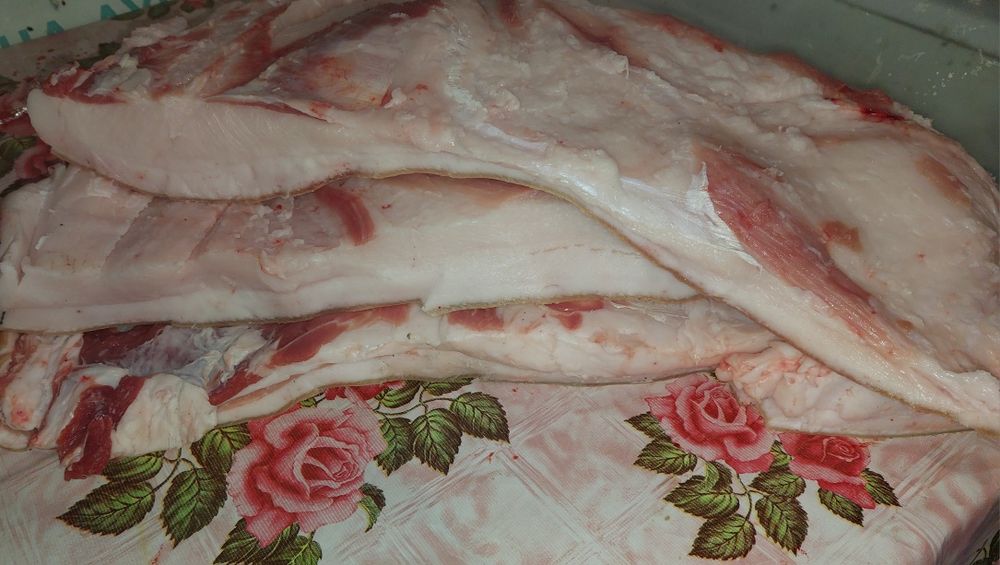 Продам свиное сало (деревенское)