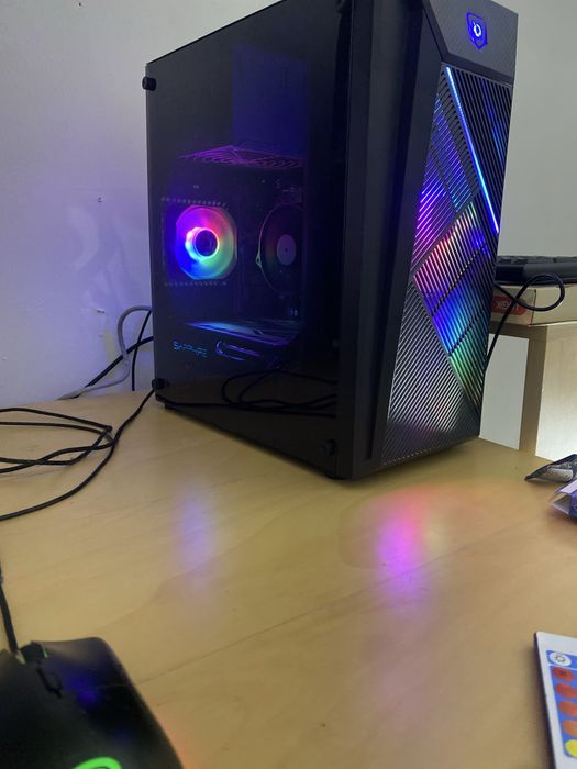 Vand pc nou cu cutie