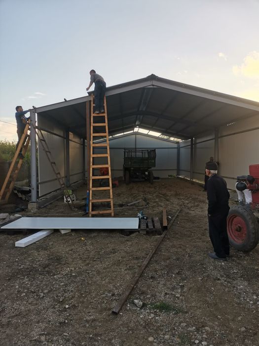 Vand hala pe structura metalica destinata pentru servicie auto,stație