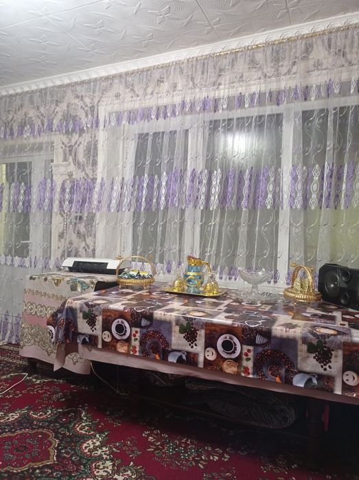 Срочна ховли сотилади.хамма шароити бор