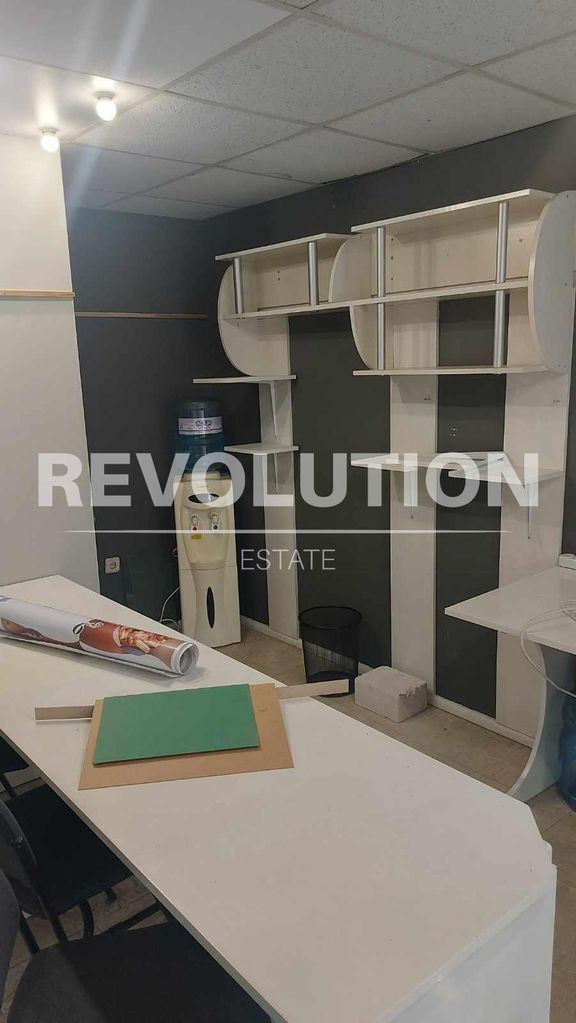 Дава се под наем Офис в Варна, Център - 20 кв.м за 375 € - Снимка #2