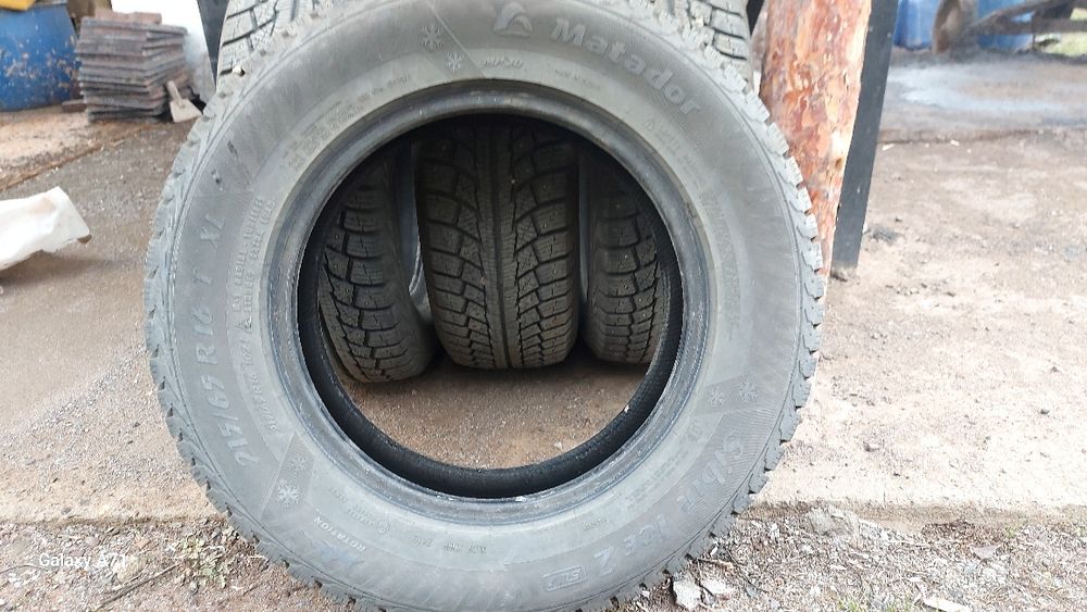 Зимний шины матадор 215/65/16 шипы на месте.Состояние как новый.