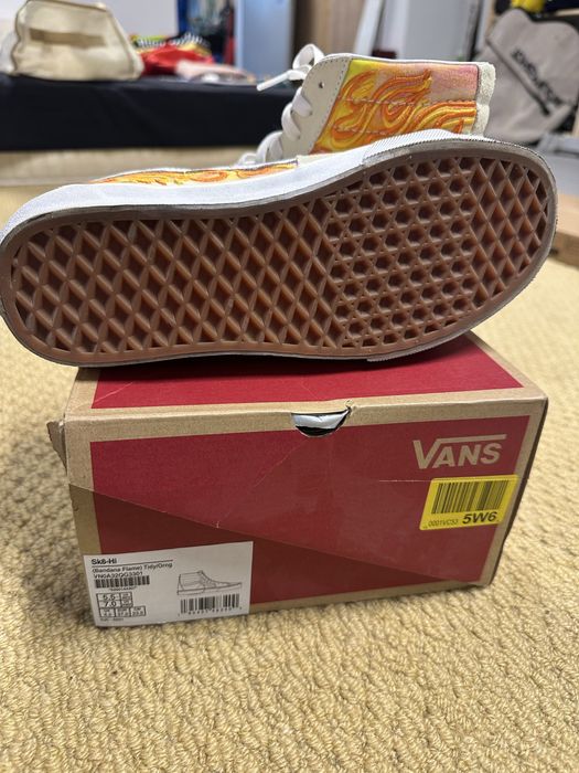 Кецове Vans Bandana flame и кецове Anyways