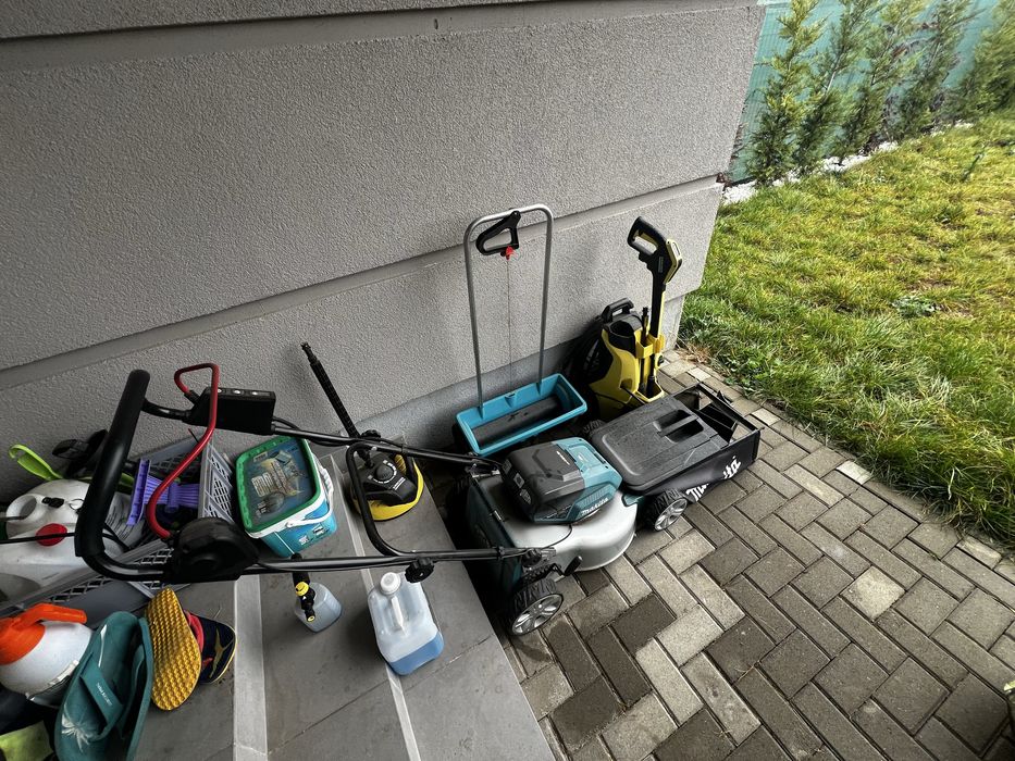 Makita DLM460 + 2 acumulatori 5A 18v si statie de incarcat