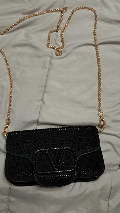 Чисто нова черна чантичка тип Valentino