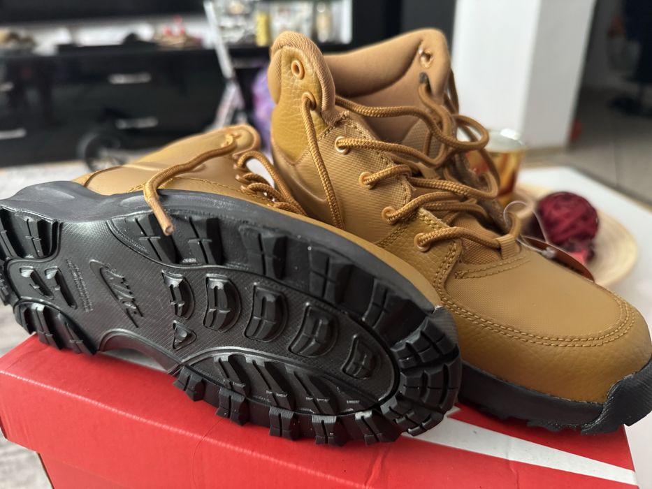 Ghete Nike  – mărimea 32 (20 cm), noi în cutie