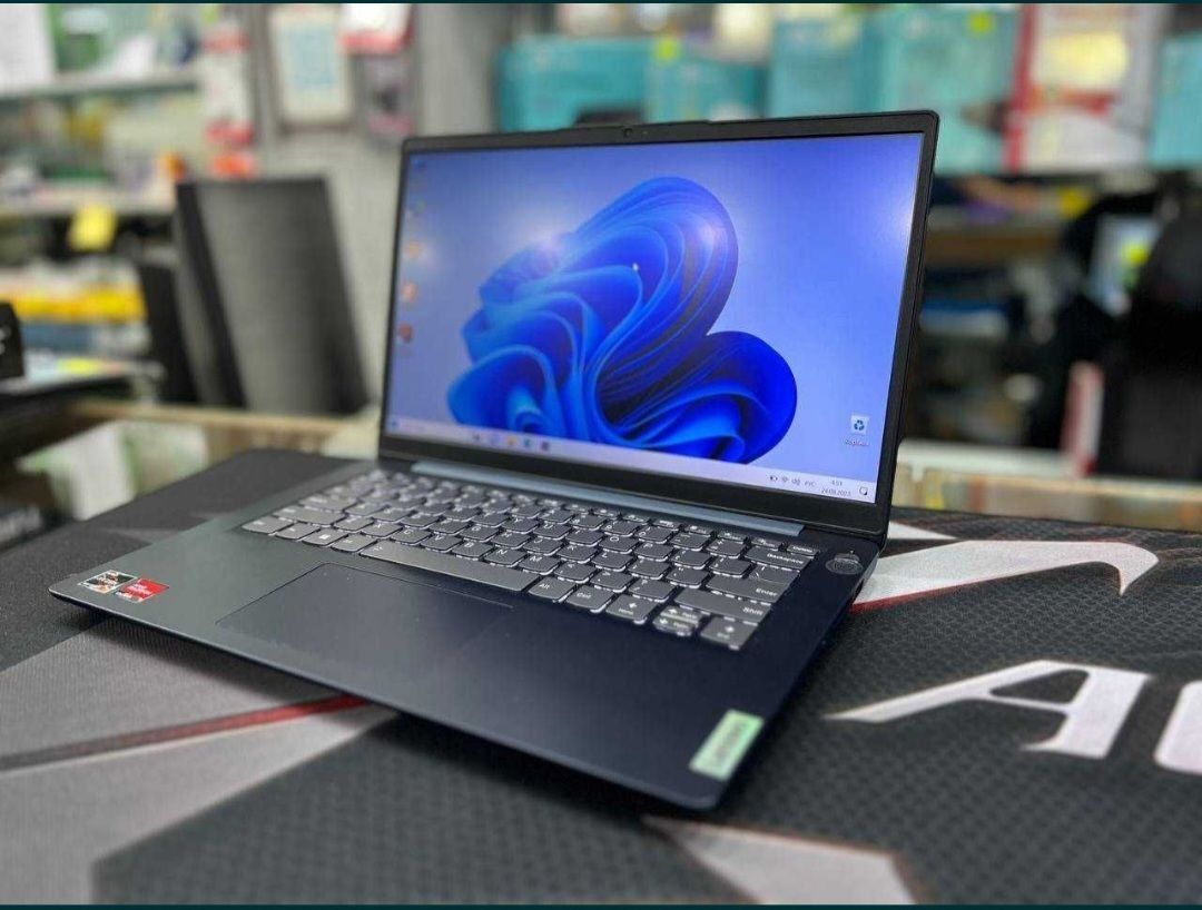 Мощный ноутбук Lenovo Ideapad 3 /Ryzen 7 5700