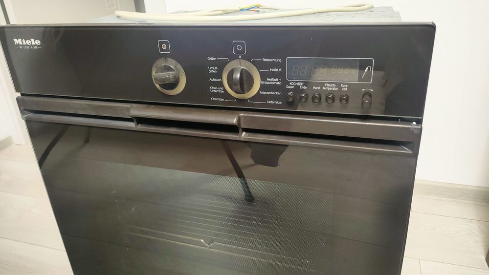 Vand cuptor electric MIELE