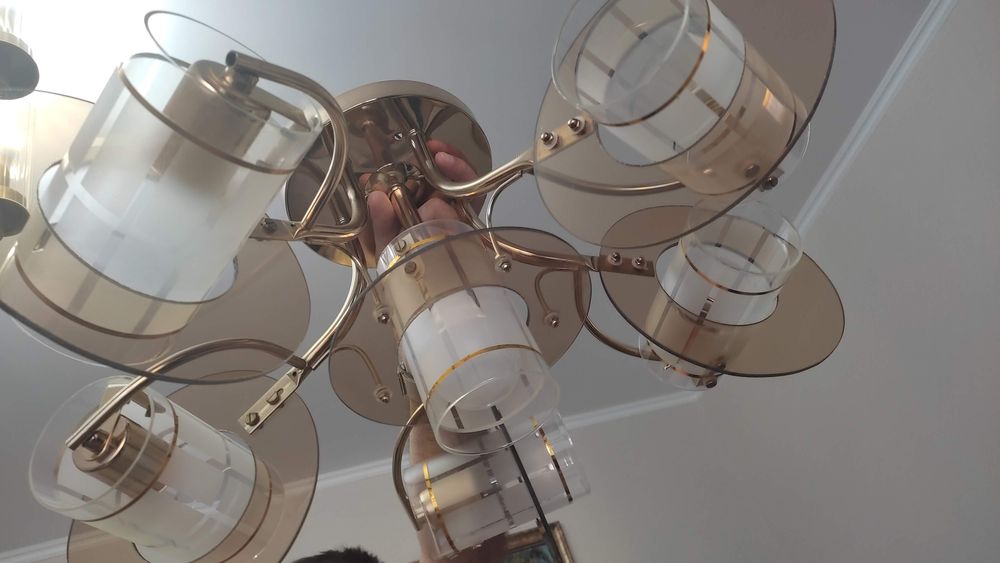 Продам люстру б/у