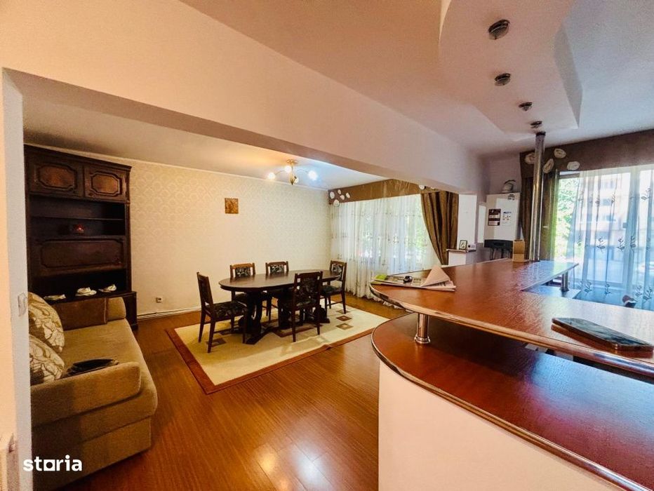 De vanzare apartament 4 camere zona Ultracentrala