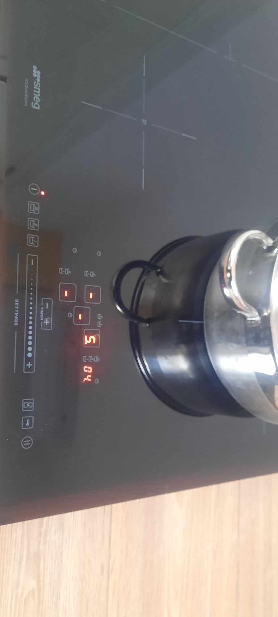 Smeg mod 581B Индукционен Керамичен плот 7.4kw 77/51ст