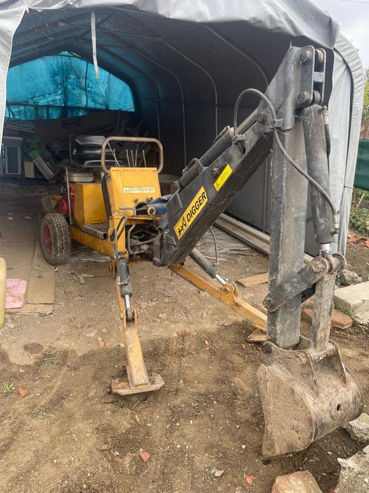 Miniexcavator cățărător planuri înclinate