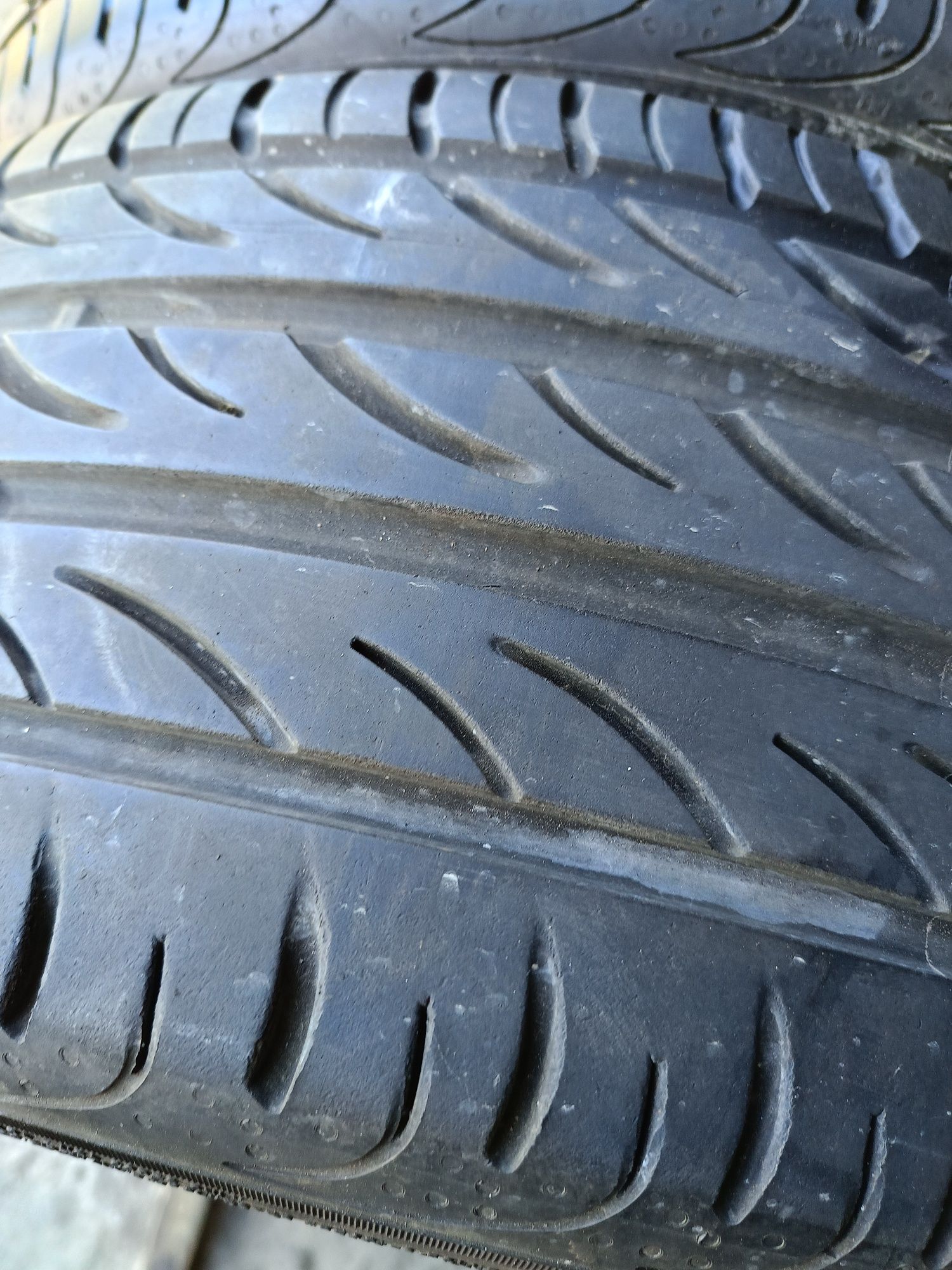 Летни гуми -17цола-215/40-1бр.-65лв."PIRELLI"
