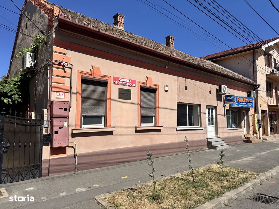 Locație excelentă: Spațiu comercial  Reprezentanță sau Închiriere.