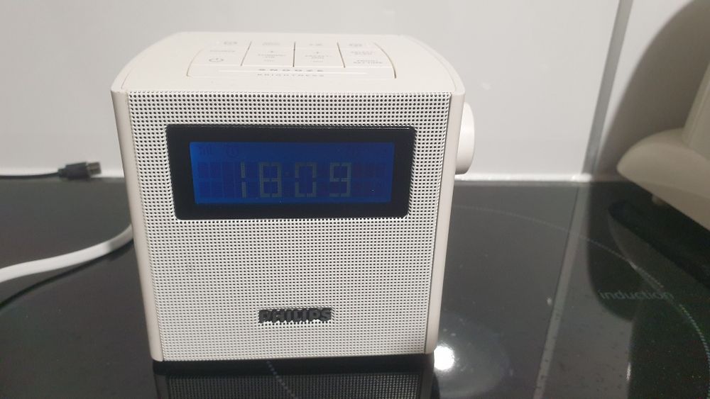 Vând radio cu ceas Philips AJB4300W/12
