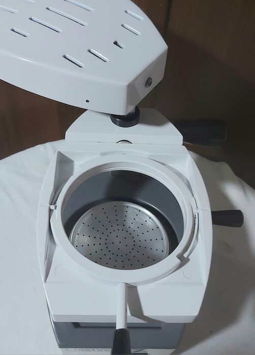 Plast Vac P7 – aparat vacuum dentar