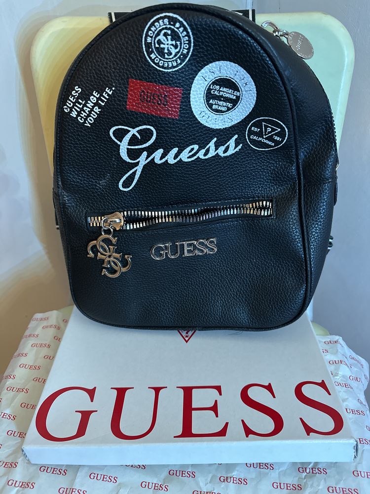 Дамска раница Guess