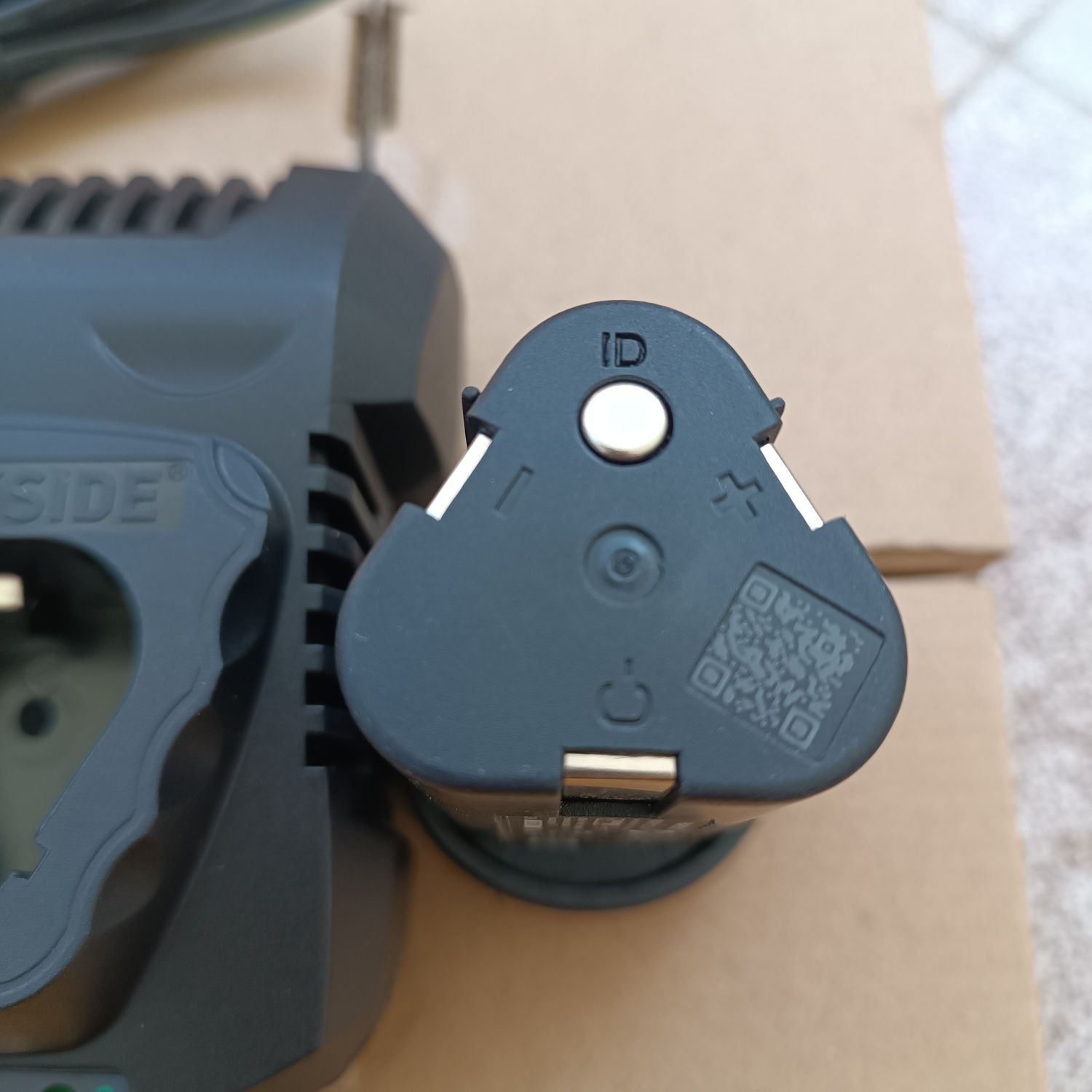12 V и 20 V - 4 Ah / Батерия и зарядно Parkside/Парксайд