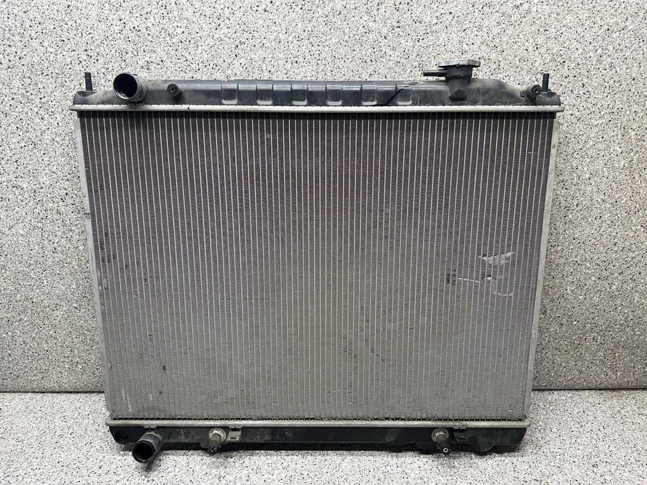 Радиатор охлаждения на Ниссан Эльгранд Е51 из Японии