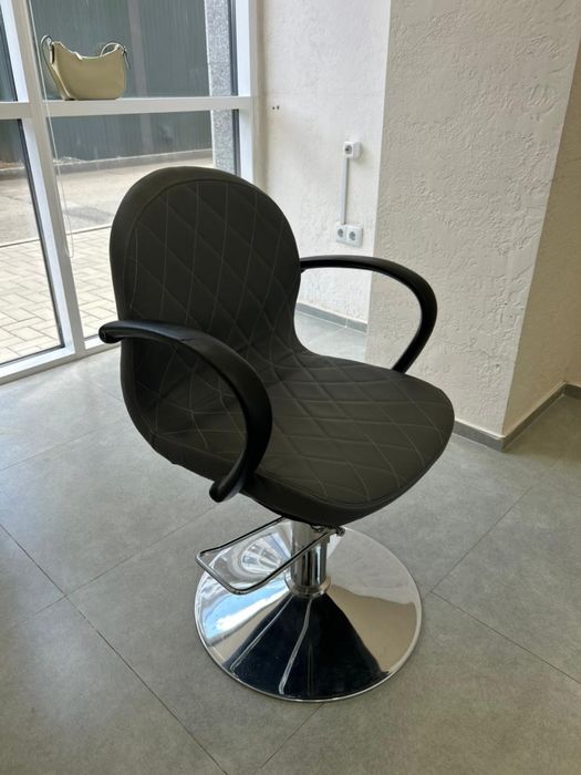 Продам парикмахерское кресло