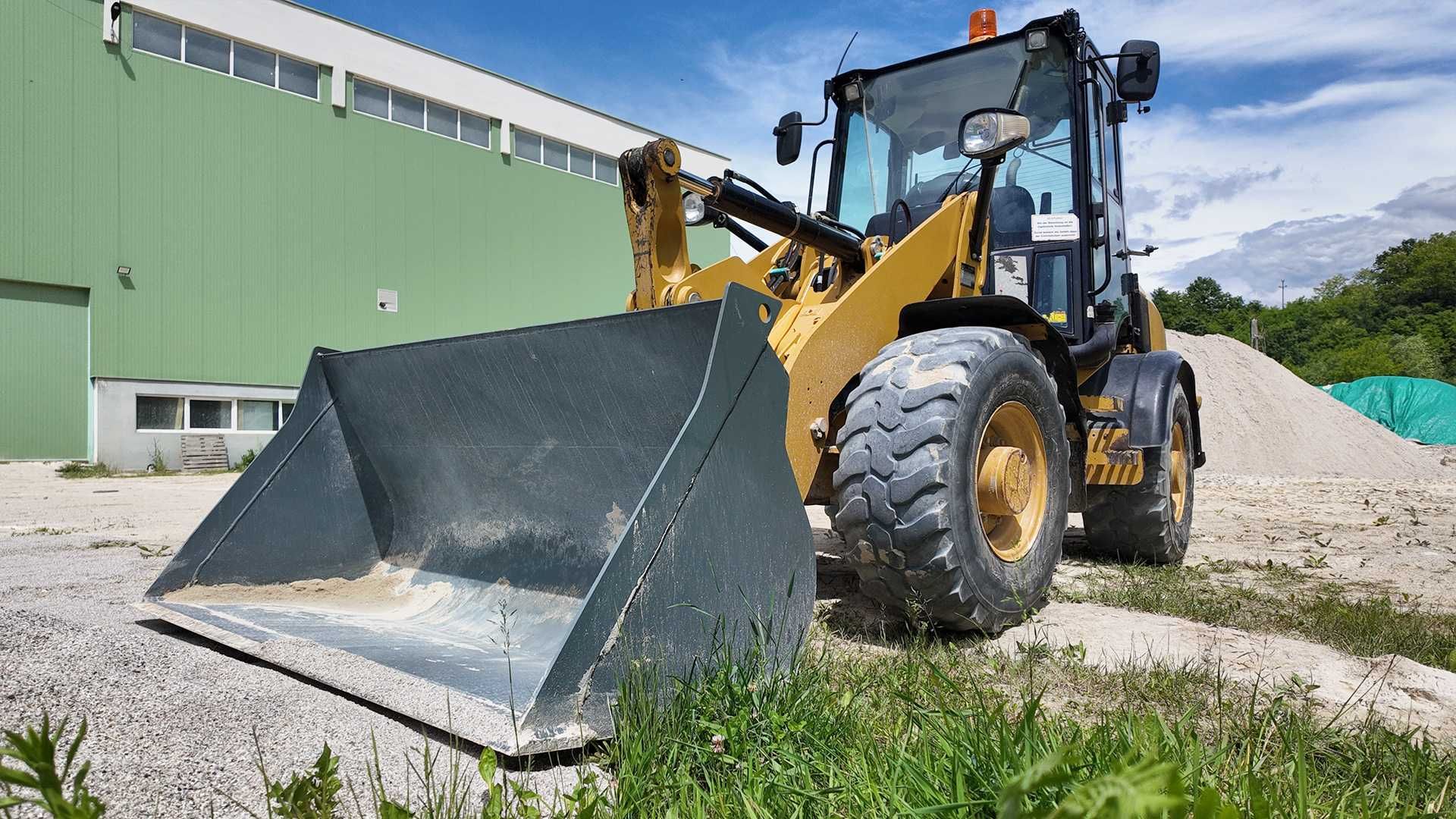Caterpillar 907H2 - Incarcator frontal pe cauciucuri