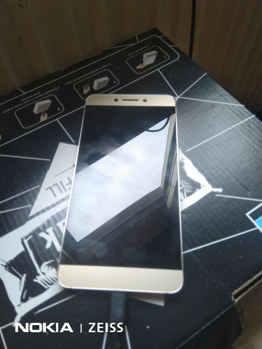 Telefon mobil Le tv model x526