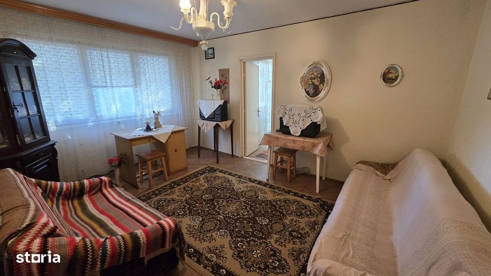 Vand apartament cu 2 camere et 2