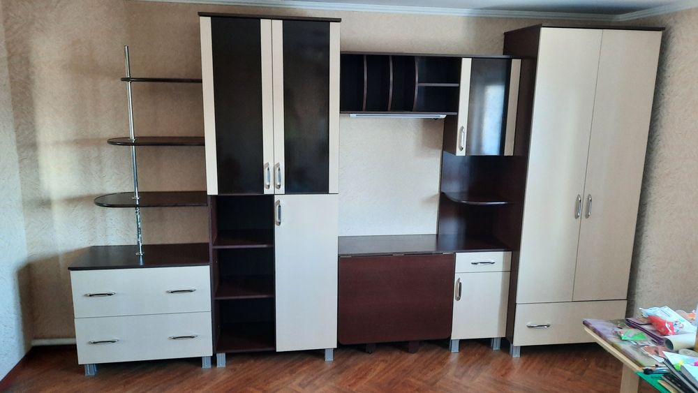 Стенка  со шкафом, выдвижными ящиками,  столом