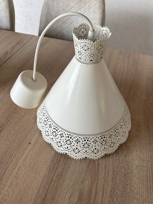 Lustra suspendată metalică