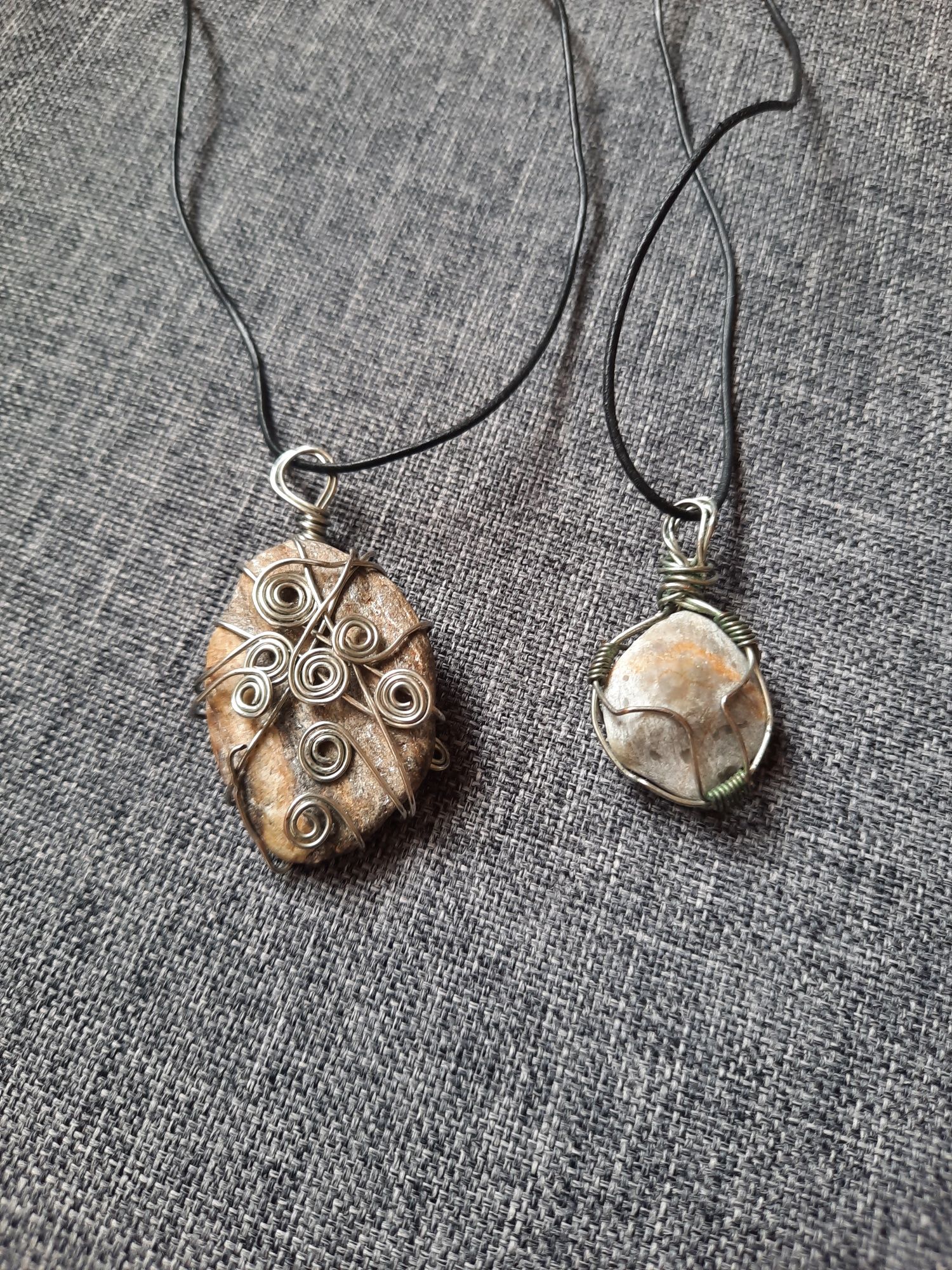 медальон дамски/колие/ръчно изработен/handmade/бижу/камък и метал