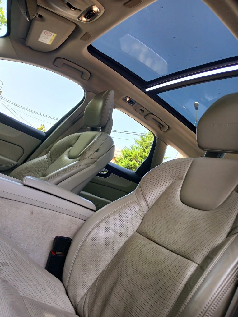 Volvo XC60 B5 235CP AWD 4x4- INSCRIPTION-