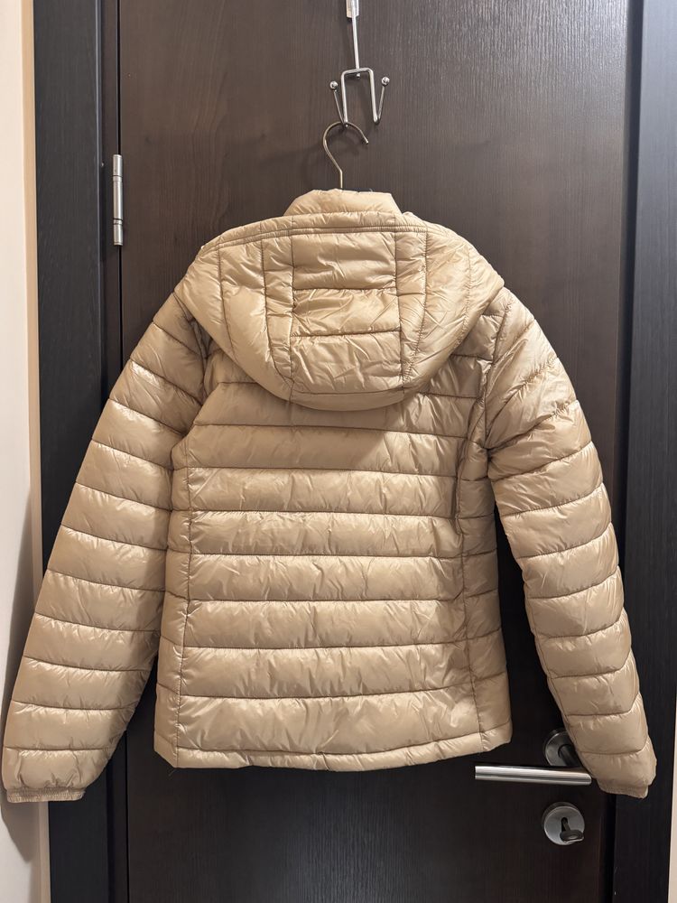Преходно яке GUESS