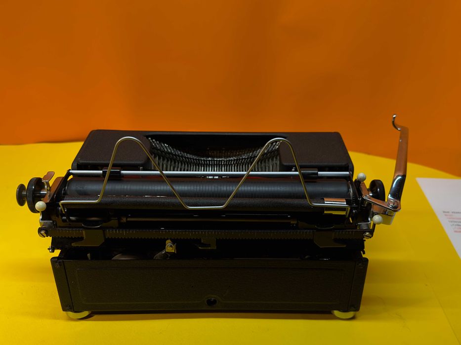 Пишеща Машина Olympia Латиница Топ Състояние Обслужена 1940 Година !