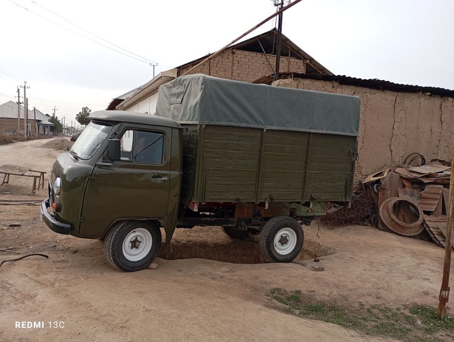 Uaz  sotiladi 1978 xolati  a'lo 2  ta 100 talik metani bor. Barakali.