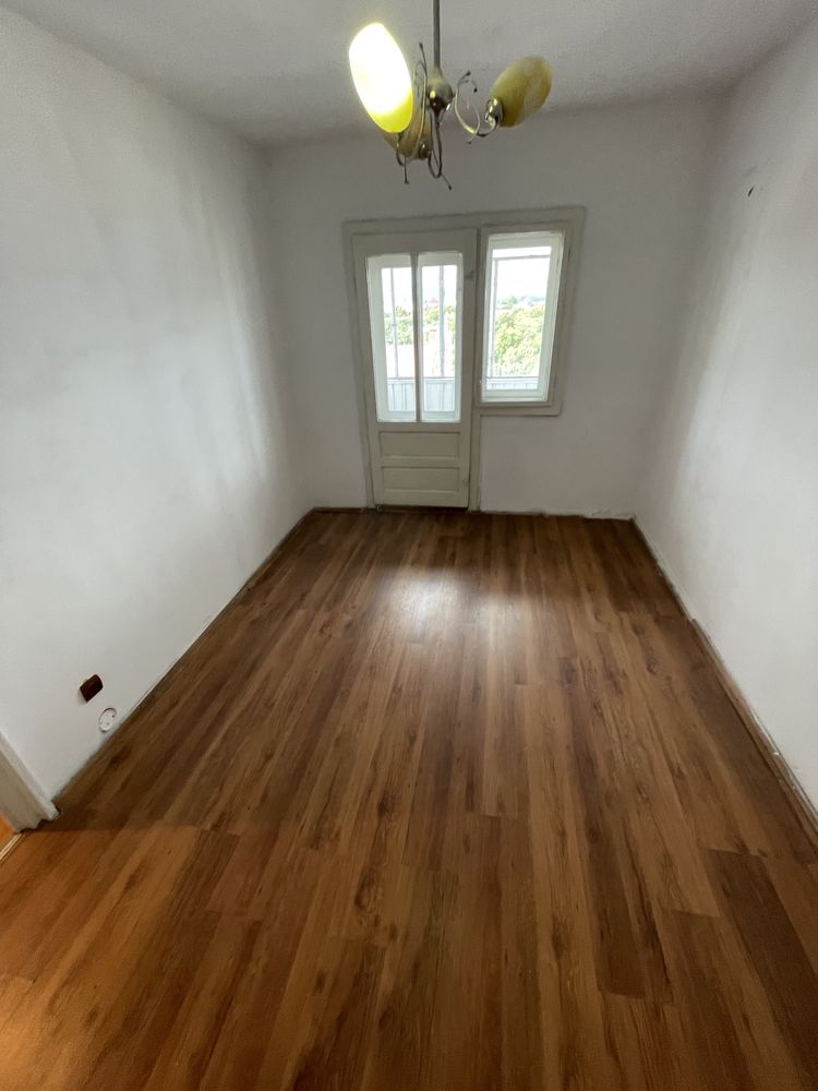 Vand apartament 65 m2 in Huedin!