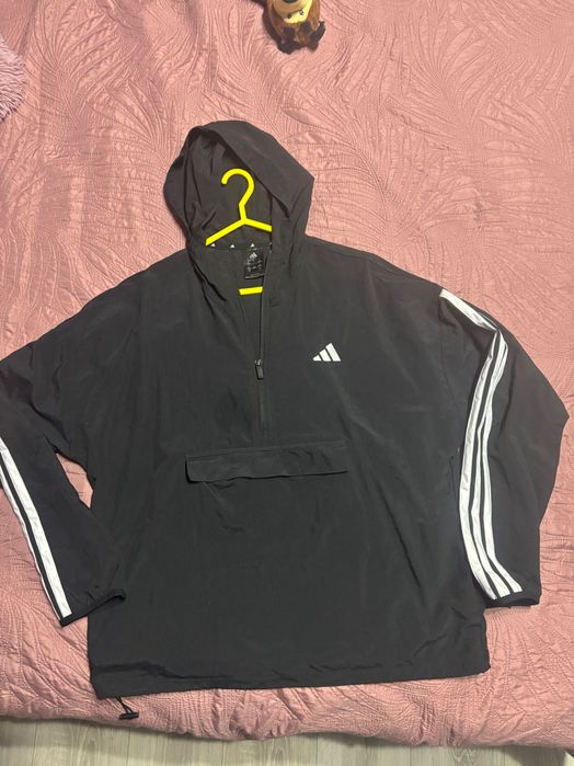 Оригинална ветровка Adidas