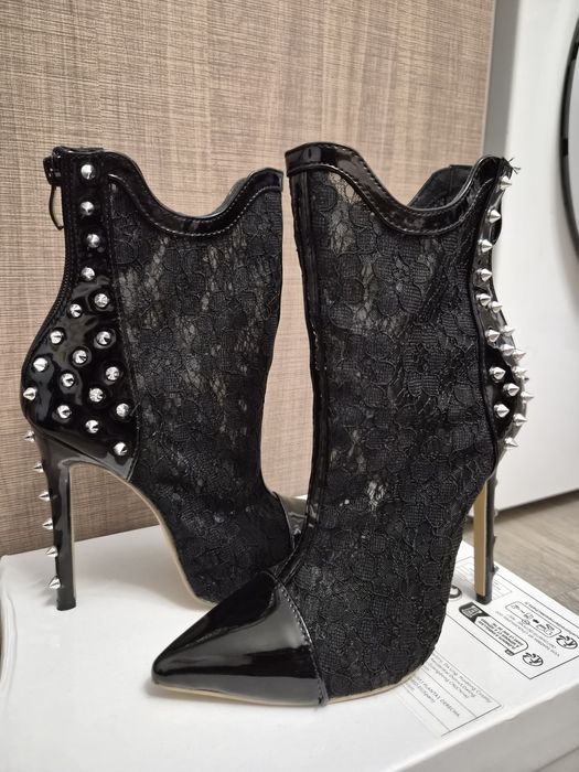 Обувки с висок ток