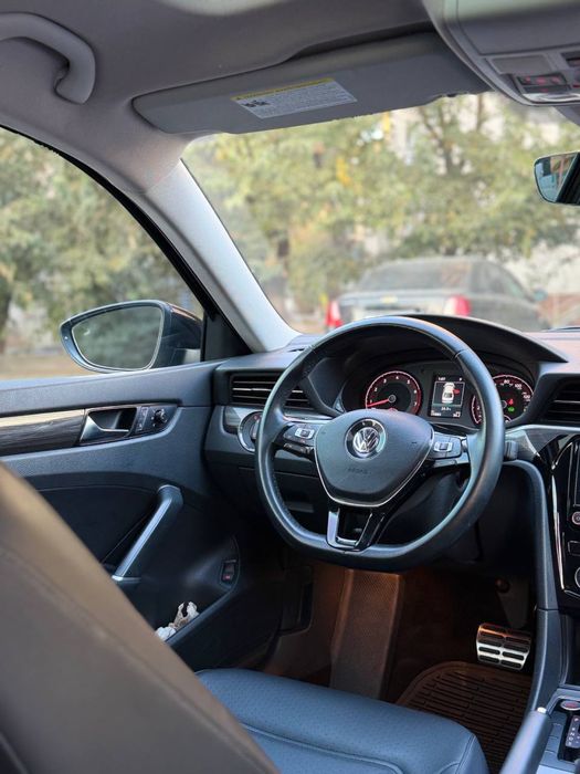 Volkswagen Passat 2.0R-Line