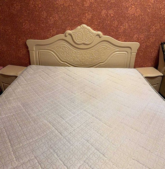 Мебель для гостиной и спальной.