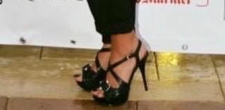 Sandale Guess 37 cu platformă comode .