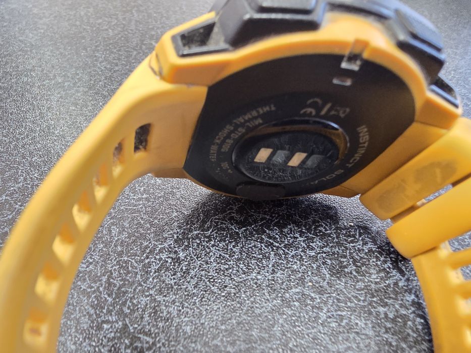 Garmin Instinct solar с повредена батерия