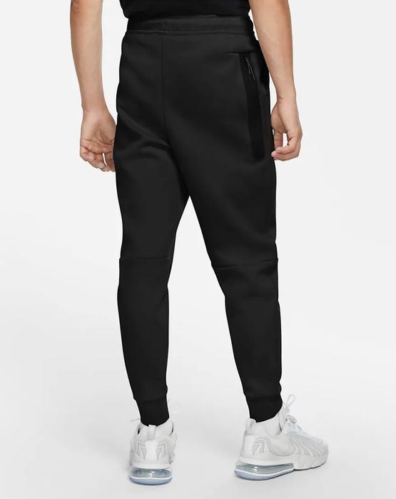 Мъжко долнище Nike Sportswear Tech Fleece Joggers Black
Код:
CU4495-01