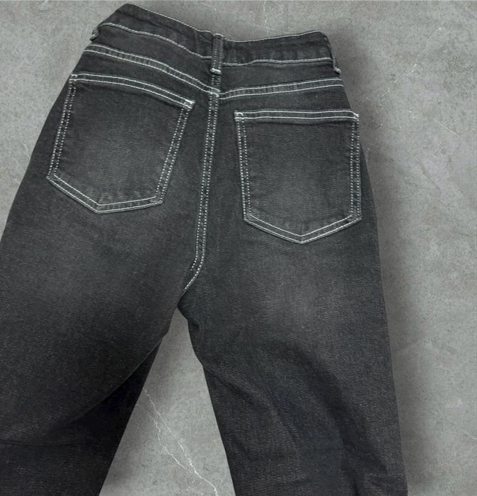 Черни дънки с широк крачол. Чарлстон