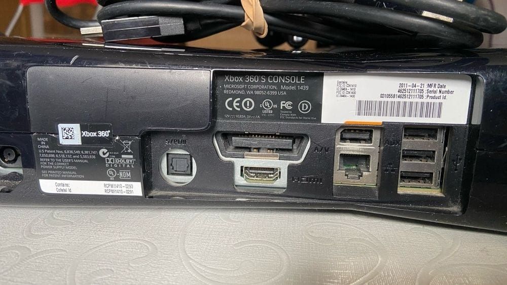 Consolă Xbox 360  Slim cu Gta 5 si alte 8 jocuri.