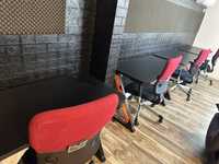 Vând 4 seturi de birouri gaming cu scaune Steelcase
