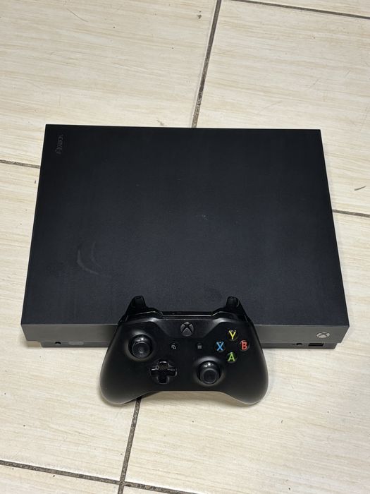 MDM vinde: Xbox One X, 1TB, Black.