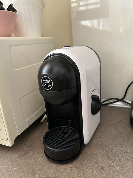 Еспресо кафемашина с капсули LAVAZZA MINU COMPACT A MODO MIO