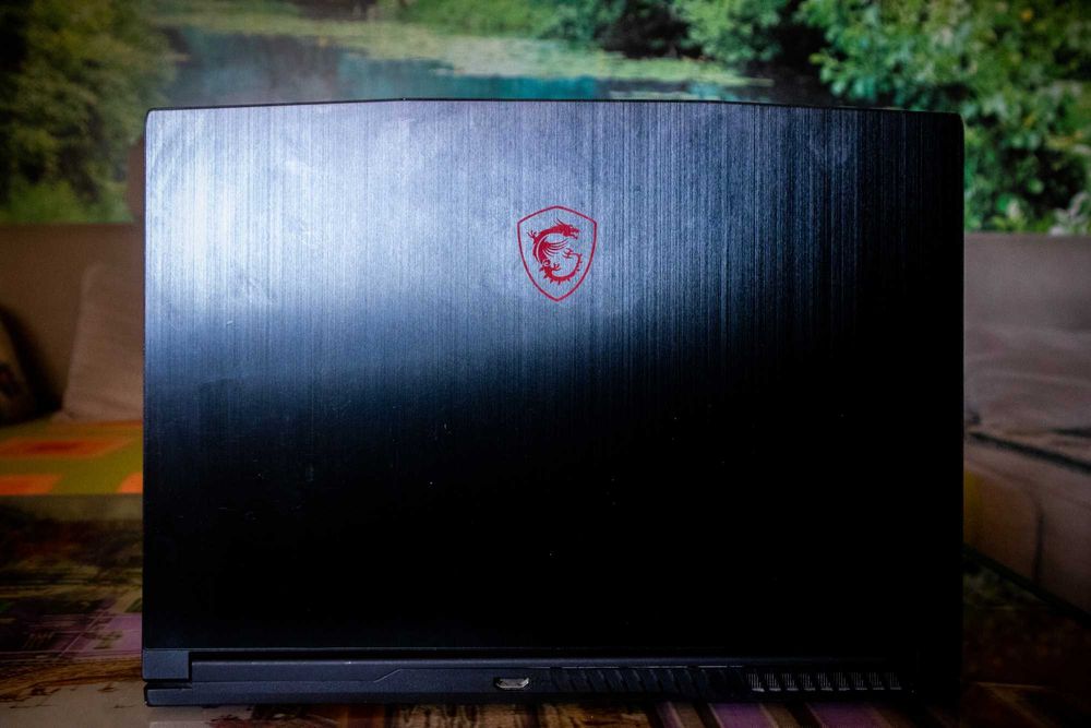 Продавам лаптоп MSI GF63 Thin 11SCXR