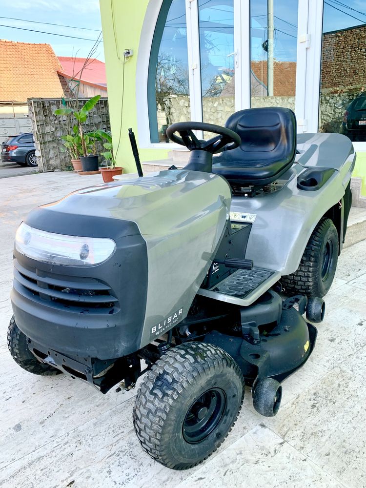 Tractoras de tuns iarba Husqvarna Yard Pro 24.0 funyirotraktor